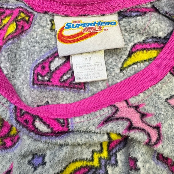 💥Pink and Gray Kids Graphic Superhero Sweatshirt size Medium - Picture 3 of 3